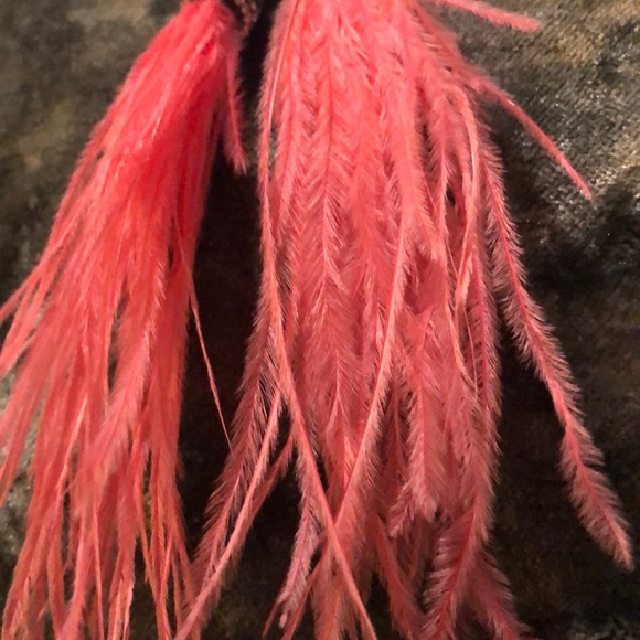 NWOT flamingo pink feather and gunmetal earrings - Picture 4 of 4